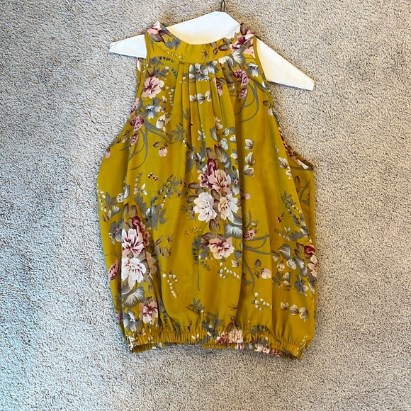 SHEIN Top Bundle (3 Tops) - Picture 3 of 10